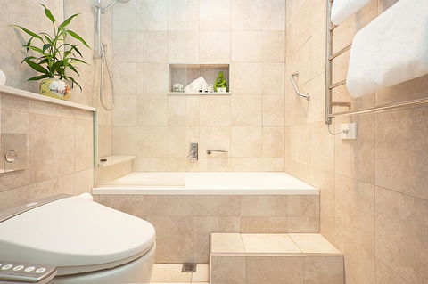Art Deco Apartment With Breathtaking Water Views - Accommodation Cooktown 5