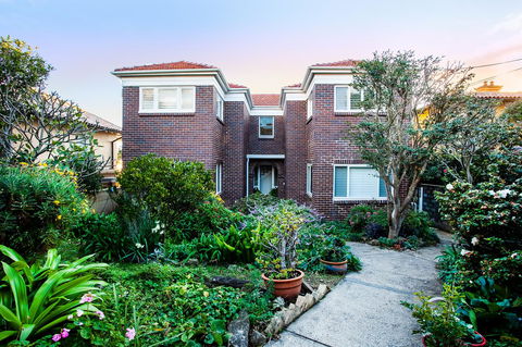 Art Deco Apartment With Breathtaking Water Views - Accommodation Cooktown 13