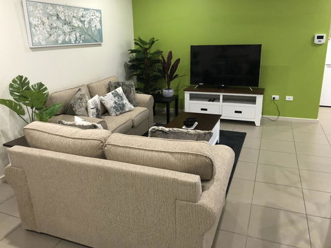 Darwin-Ocean Views, Tropical Getaway, Pool & Aircon - Accommodation Cooktown 4