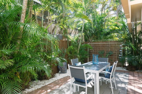 CitySide Apartment - 2 Bedroom With Private Courtyard - Accommodation Cooktown 13