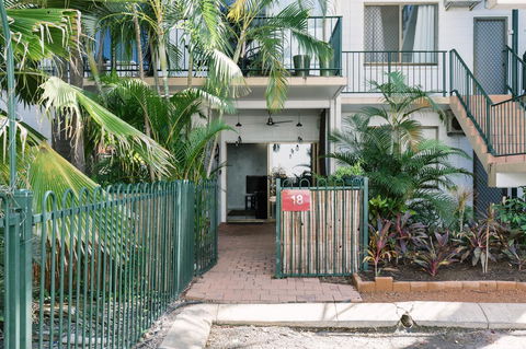 CitySide Apartment - 2 Bedroom With Private Courtyard - Accommodation Cooktown 5