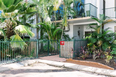 CitySide Apartment - 2 Bedroom With Private Courtyard - Accommodation Cooktown 6