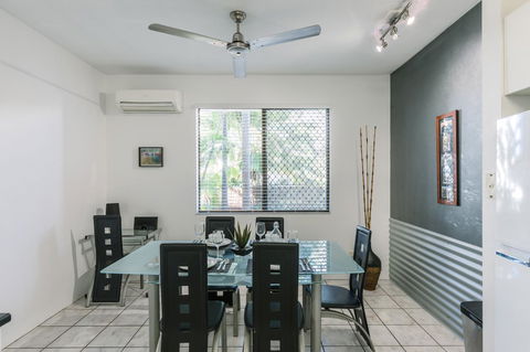 CitySide Apartment - 2 Bedroom With Private Courtyard - Accommodation Cooktown 9