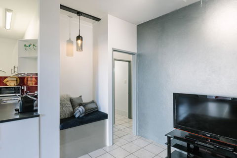 CitySide Apartment - 2 Bedroom With Private Courtyard - Accommodation Cooktown 8