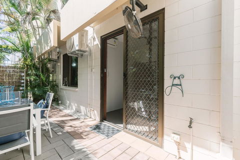 CitySide Apartment - 2 Bedroom With Private Courtyard - Accommodation Cooktown 10