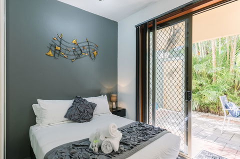 CitySide Apartment - 2 Bedroom With Private Courtyard - Accommodation Cooktown 14