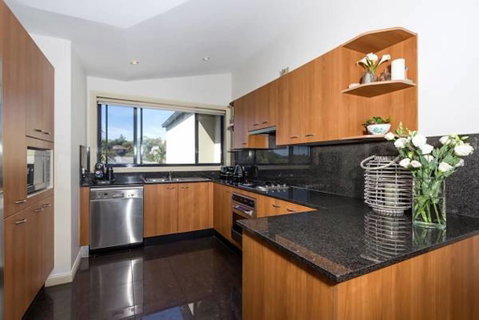 Bondi Beach Lamrock Avenue - Accommodation Cooktown 2