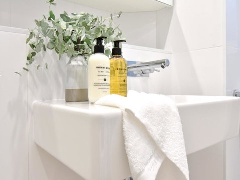 BONDI BEACH PAD-hosted By:L'Abode Accommodation - Accommodation Cooktown 2