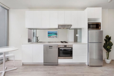 Bondi Beach Studio King Suite + Balcony - Accommodation Cooktown 3