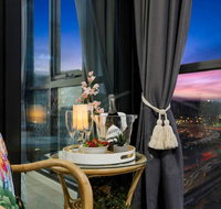 Braddon Penthouse Top Location Netflix WiFi Views - Accommodation Cooktown