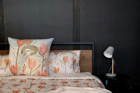 BRAND NEW BOUTIQUE WAREHOUSE 2BR APT KING BEDS KINGSTON In CANBERRA - Accommodation Cooktown 1