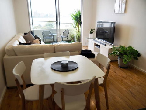 Breathtaking River & City Views! Free Parking & WiFi - Accommodation Cooktown 0
