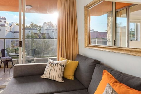 Bright Central Pad With Rooftop Pool, Gym & Parking - Accommodation Cooktown 3
