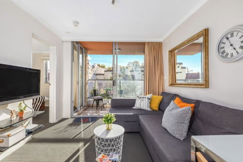 Bright Central Pad With Rooftop Pool, Gym & Parking - Accommodation Cooktown 0