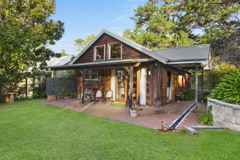 BROWNS COTTAGE - Accommodation Cooktown 0