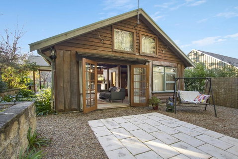 BROWNS COTTAGE - Accommodation Cooktown 1