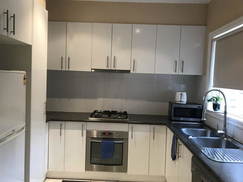 Cairnlea St Albans Townhouse - Accommodation Cooktown 2