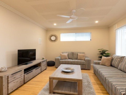 Callala Breeze - Access To Indoor Community Pool - Accommodation Cooktown 2