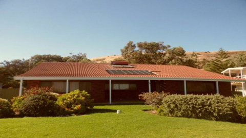 Calm Seas - 70 Gold Coast Drive - Accommodation Cooktown 0
