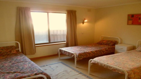 Calm Seas - 70 Gold Coast Drive - Accommodation Cooktown 1