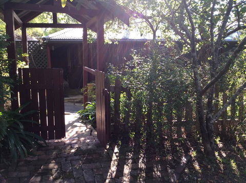 Capers Guesthouse, Barn And Cottage - Accommodation Cooktown 1