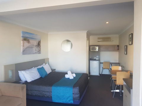 Caravilla Motor Inn - Accommodation Cooktown 2