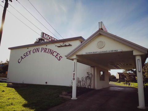 Casey On Princes Motel - Accommodation Cooktown 0