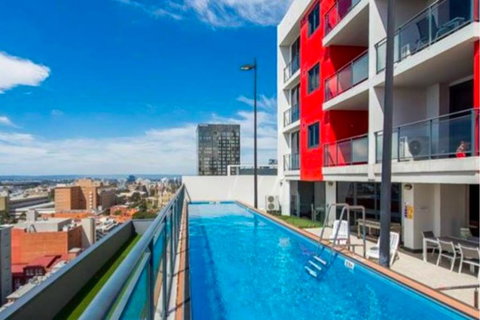 CENTRAL CBD EXEC STUNNING VIEW WIFI NETFLIX WINE - Accommodation Cooktown 0