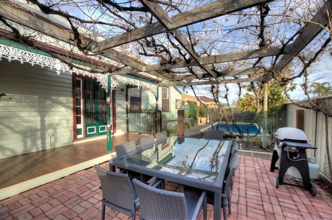 Central Charm - Accommodation Cooktown 0