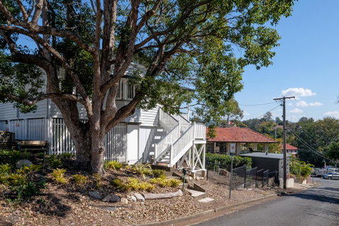 Central Cottage - Accommodation Cooktown 0