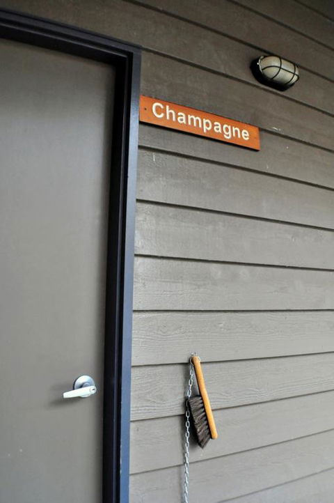 Champagne - Accommodation Cooktown 3