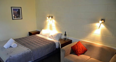 Charles Sturt Motor Inn - Accommodation Cooktown 0