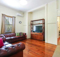 Charming Characterful Rustic-style Home Near The Gabba - Accommodation Cooktown