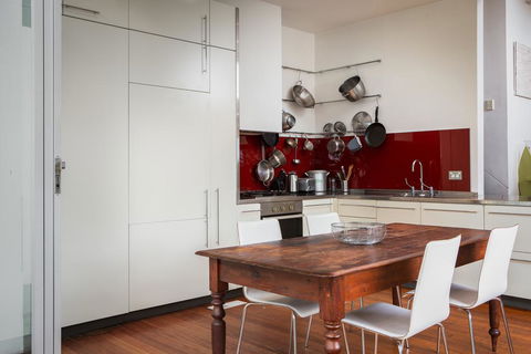 Chic Two-storey Cottage With Darling Harbour Views - Accommodation Cooktown 2