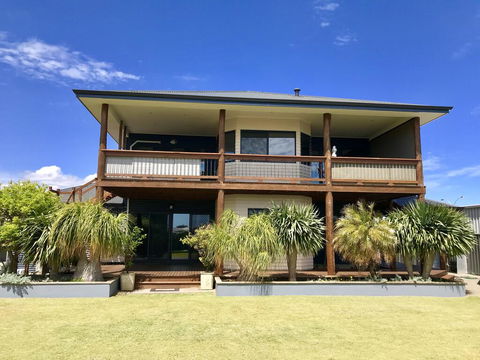 Coastal Paradise Holiday Home: Swimming Pool + WiFi - Accommodation Cooktown 3