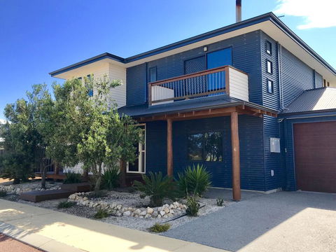 Coastal Paradise Holiday Home: Swimming Pool + WiFi - Accommodation Cooktown 2
