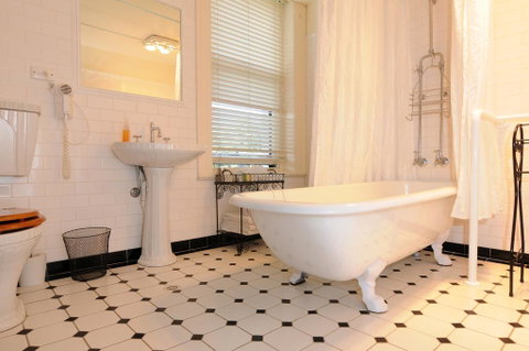 Colhurst House - Accommodation Cooktown 2