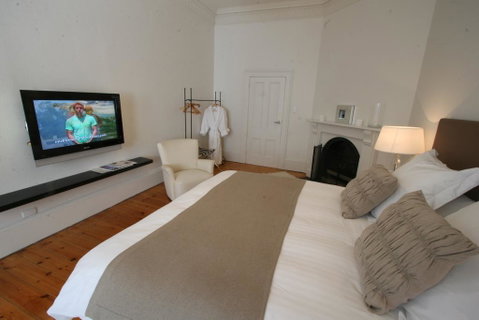 Colhurst House - Accommodation Cooktown 0