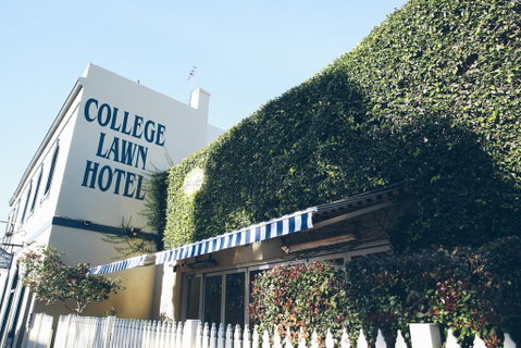 College Lawn Hotel - Accommodation Cooktown 1
