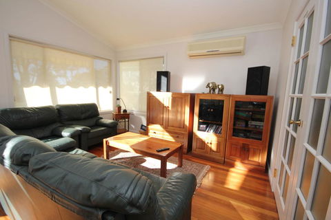COLMER HOUSE At Dunbogan - Accommodation Cooktown 3