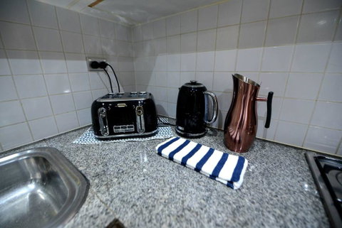 Comfort HS Apartment - Surry Hills - Accommodation Cooktown 3