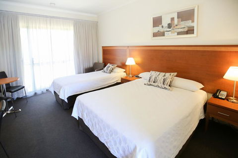 Comfort Inn Deakin Palms - Accommodation Cooktown 3