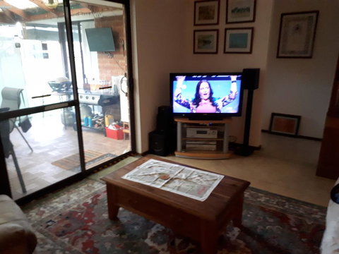Comfortable Secure Homeshare - Accommodation Cooktown 2