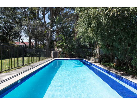 Comfy Family Home In Chill Beachside Neighbourhood - Accommodation Cooktown 1