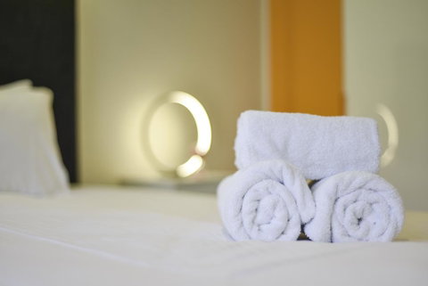 Contemporary Brand New Central Located Studio - Accommodation Cooktown 3