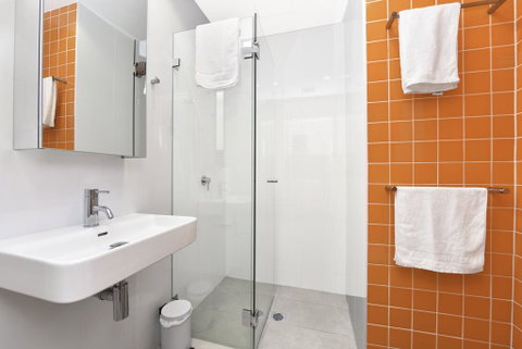Contemporary Brand New Central Located Studio - Accommodation Cooktown 2