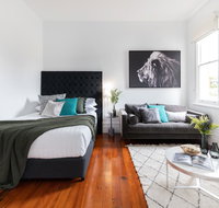 Cosy nook in inner-city Victorian mansion - Accommodation Cooktown