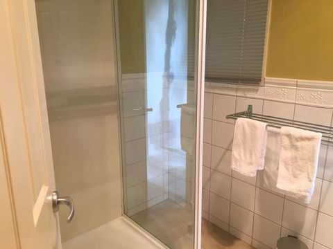 Cottage 1 Relax And Self Isolate In With Hot Tub - Accommodation Cooktown 3