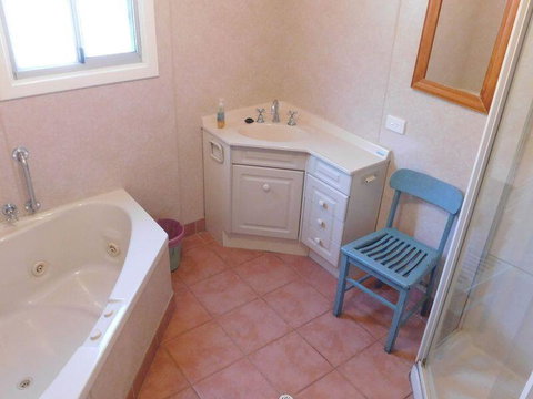 Cottage 57 - Topspot Cottages - Accommodation Cooktown 3