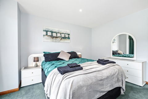 Country Meets Town - Accommodation Cooktown 1